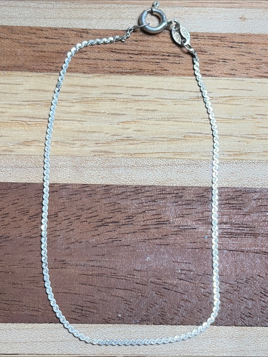 Jewelry - Vintage 0.9 Grams stamped 925 Bracelet 7.5”